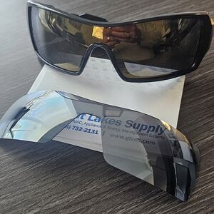 Oakley Oil Rig With Extra Lense.